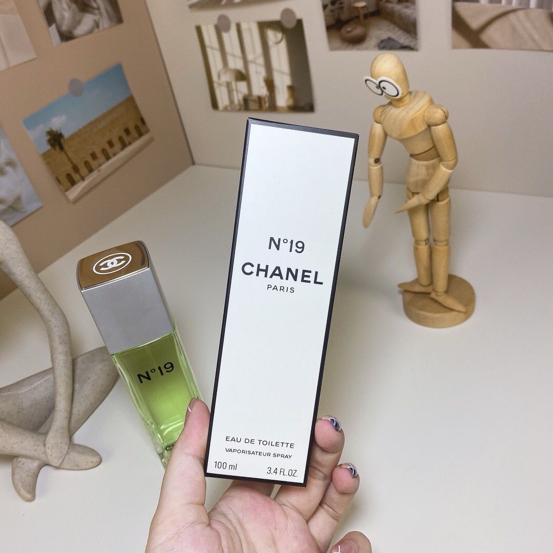 Chanel No. 19 Eau de Toilette 100mlChanel N19 EDT